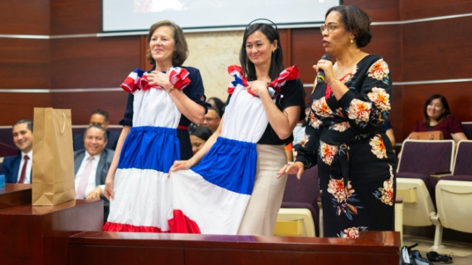 Mujeres líderes de la Iglesia visitan el Caribe